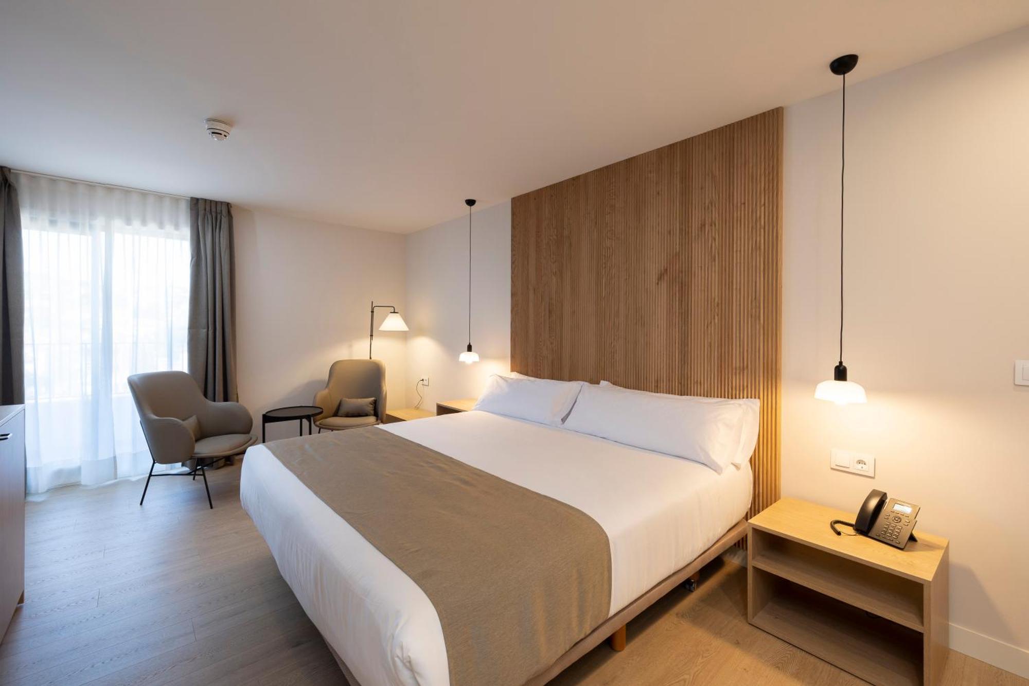 Hotel H4 Cangas 3 Superior Esterno foto