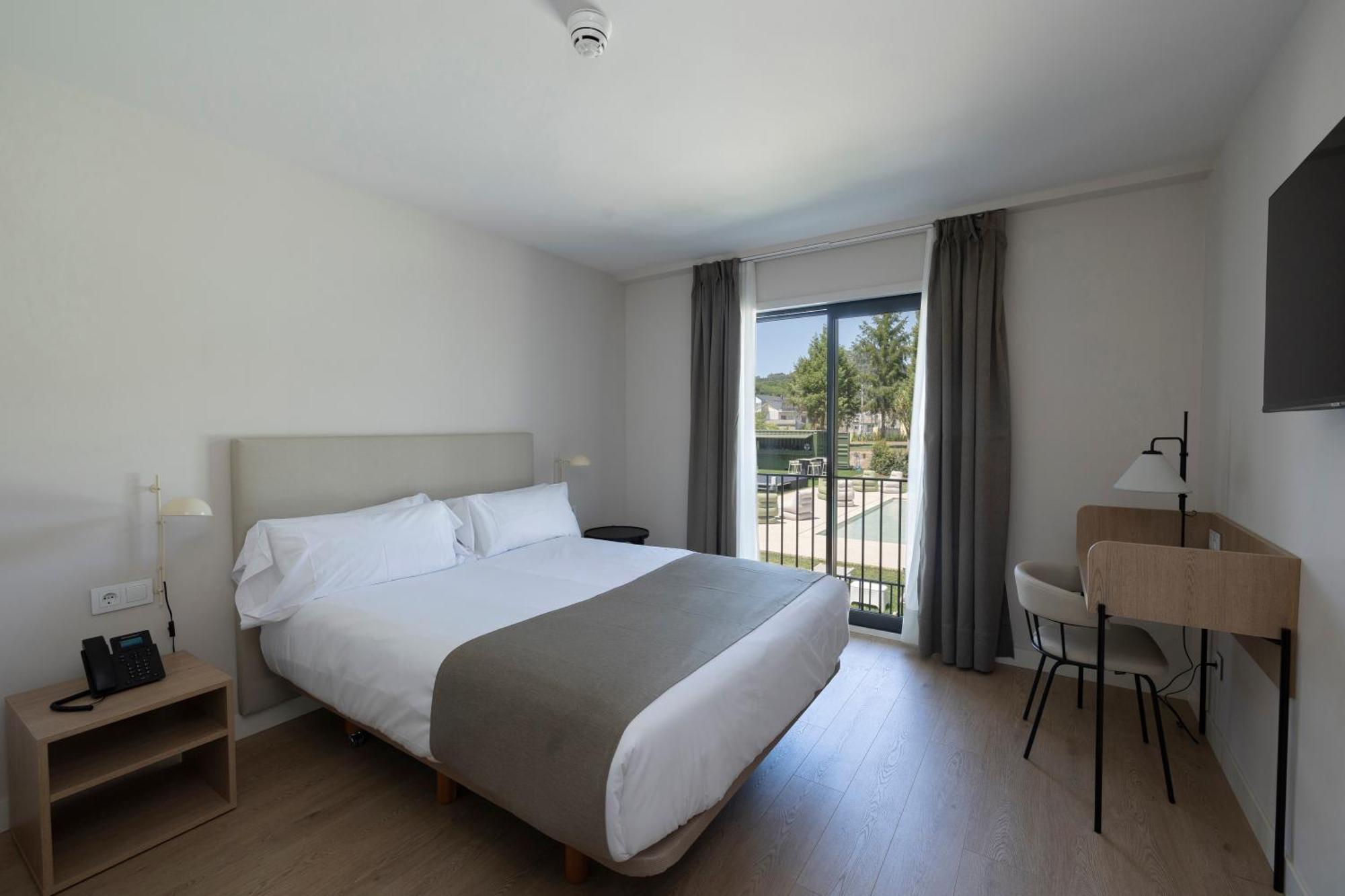Hotel H4 Cangas 3 Superior Esterno foto