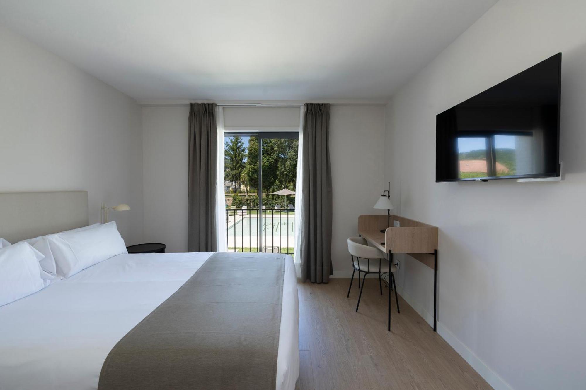 Hotel H4 Cangas 3 Superior Esterno foto