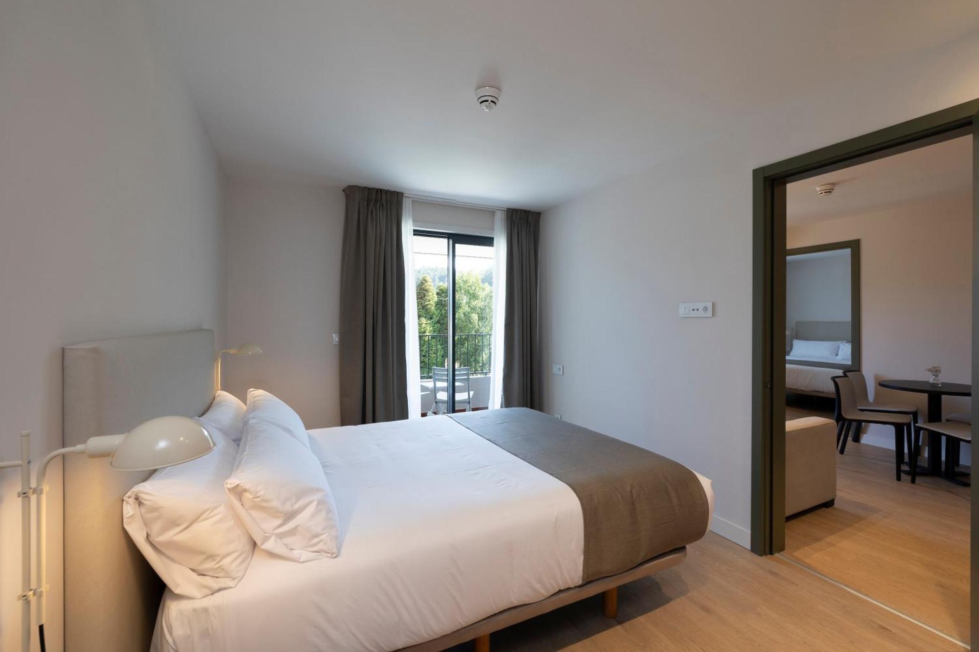 Hotel H4 Cangas 3 Superior Esterno foto