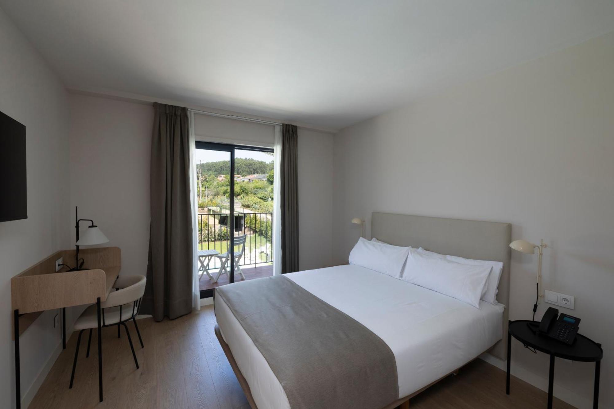 Hotel H4 Cangas 3 Superior Esterno foto